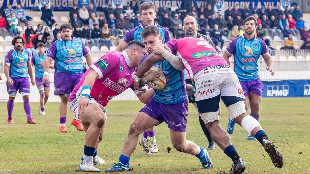 Ataque del Huesitos La Vila durante su partido frente al VRAC.