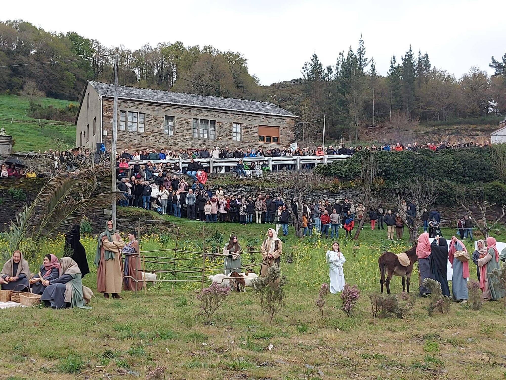EN IMÁGENES | Vía crucis viviente en Villanueva de Oscos