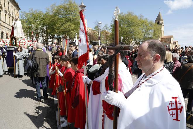 Así fue la procesión del Encuentro del Domingo de Resurrección en Gijón (en imágenes)