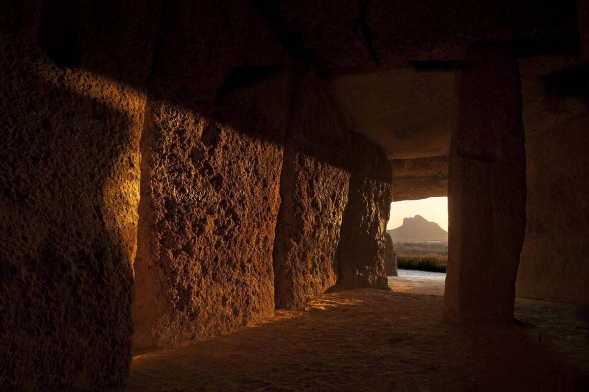 La Peña de los Enamorados desde el Dolmen de Menga