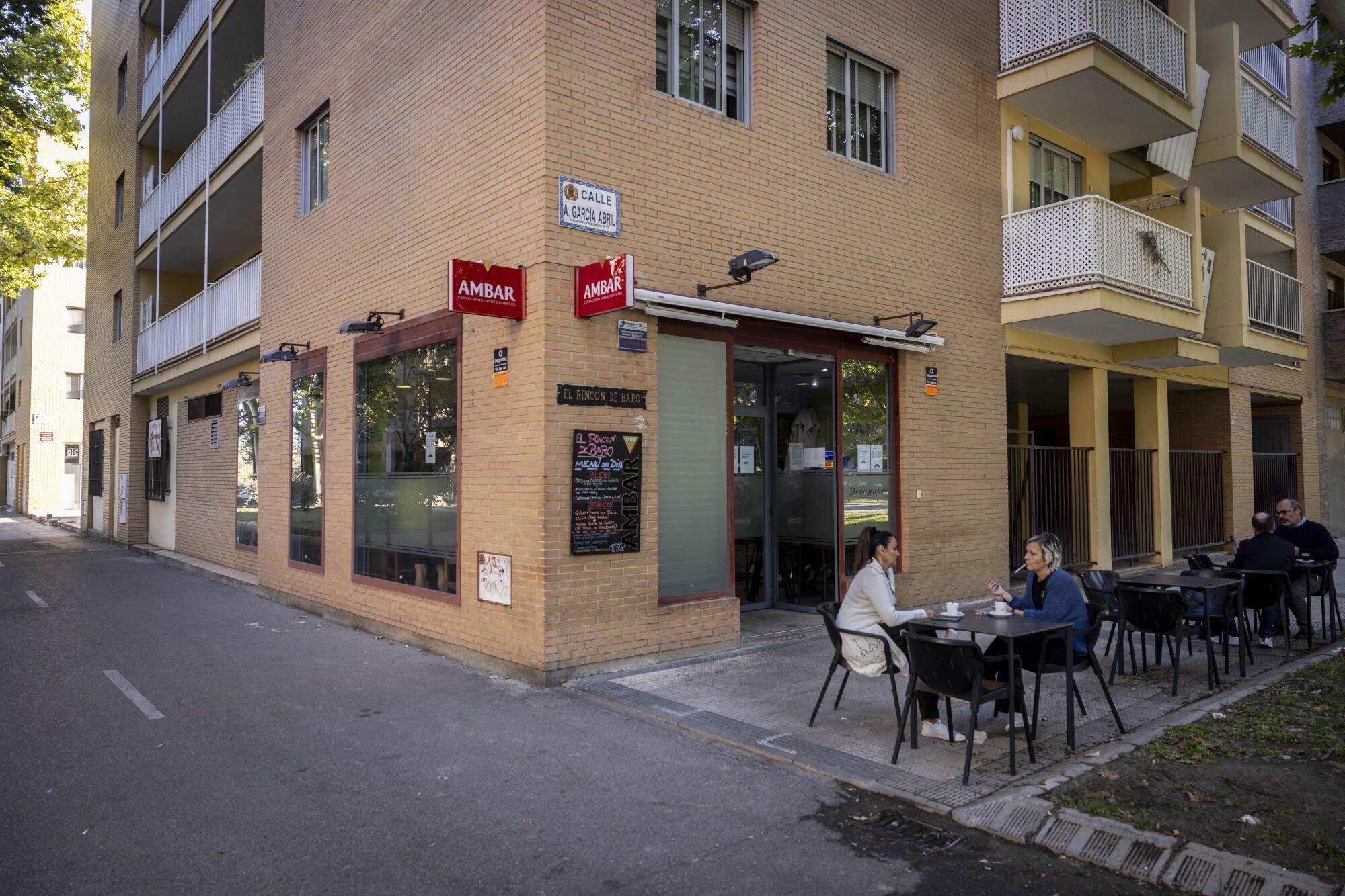 En imágenes | El Rincón de Baro, el bar del Actur que se ha hecho viral por sus tortillas de sabores