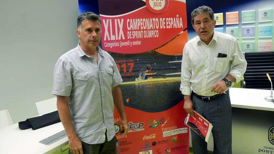 Alfredo Bea y Miguel Anxo Fernández Lores, en la presentación de ayer. // Rafa Vázquez