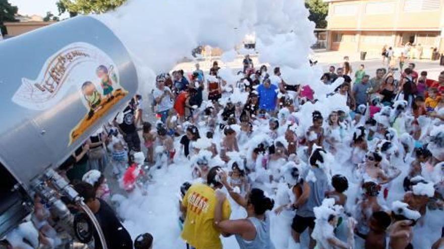 Celebració de la festa de l&#039;escuma a Bescanó.