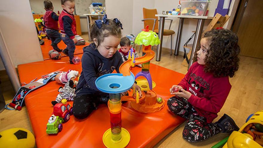 Los niños que han participado en la sesión de fotos en el Centro de Atención Temprano de APSA, son: Leo Blanco, Luca Blanco, Miguel ángel Barahona, Janira Romero y Malak Amaza.