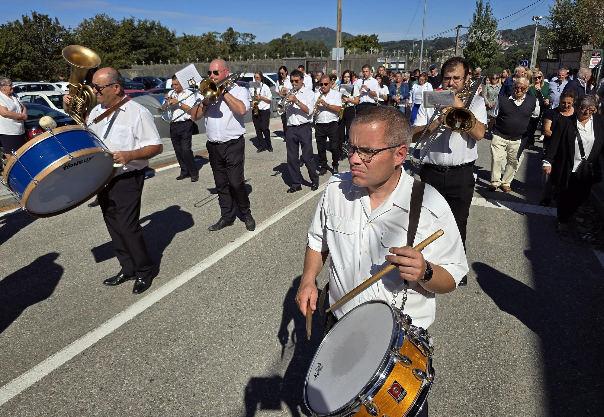 Tradicional procesión en San Miguel de Peitieiros