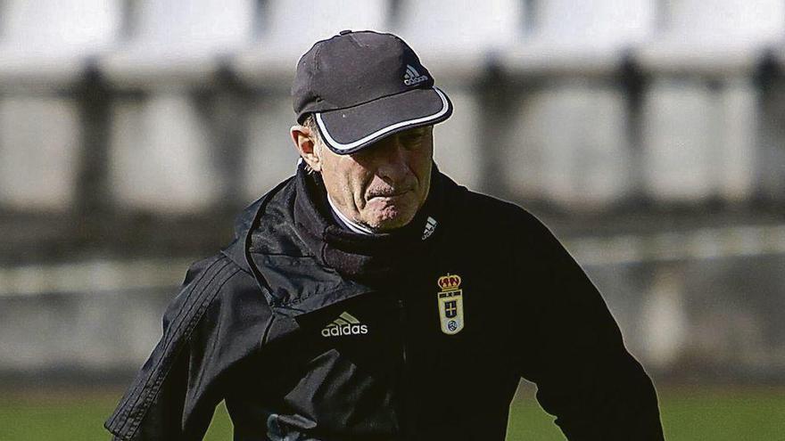 Juan Antonio Anquela durante un entrenamiento del Oviedo esta semana.