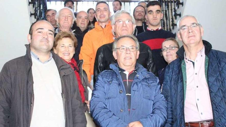 Los participantes en la reunión celebrada en A Lama. // Fdv