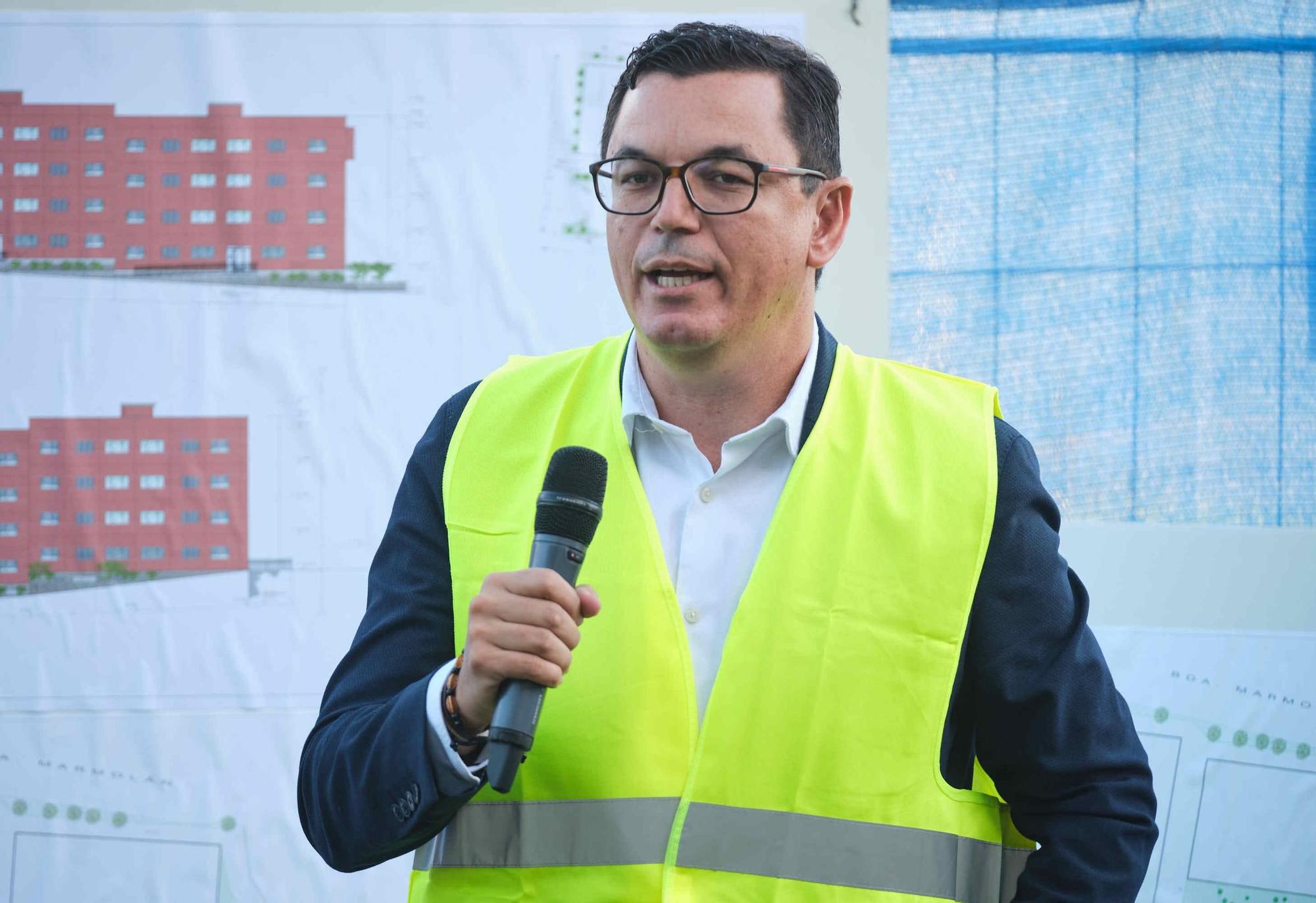 Colocación de la primera piedra de la construcción de 65 viviendas en La Orotava