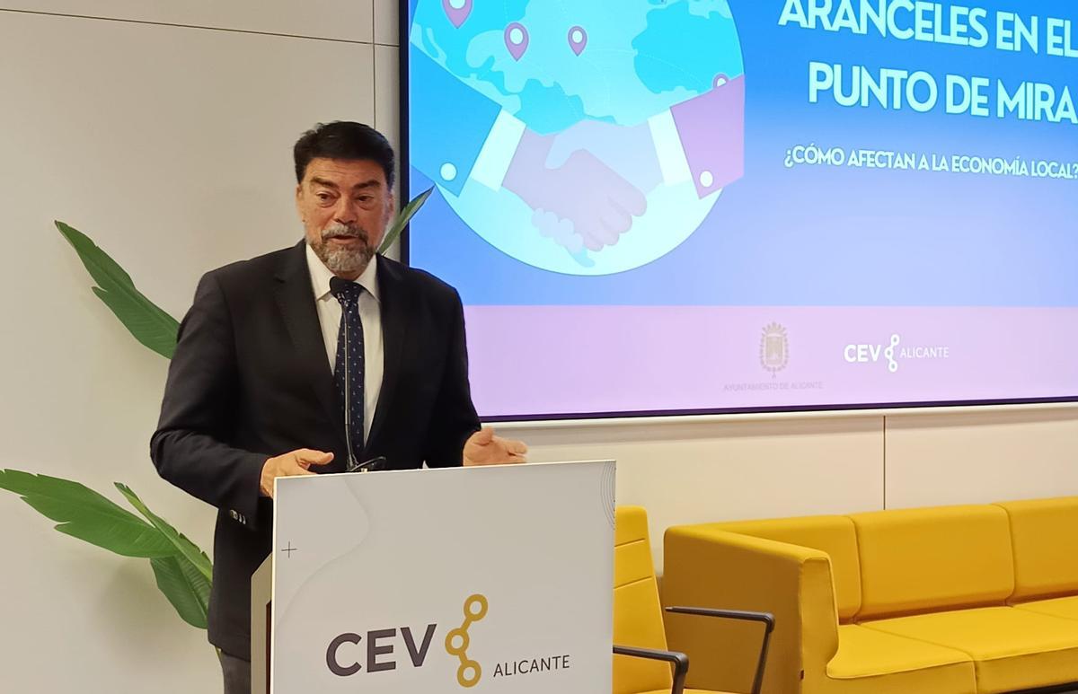 Luis Barcala, durante la clausura de la jornada.