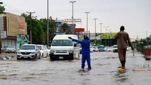 Carreteras inundadas en Jartum.