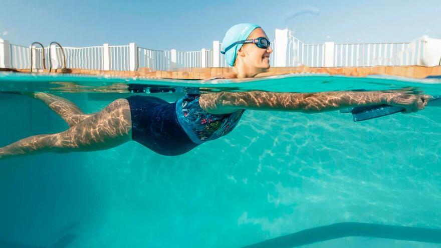 Decathlon lanza banadores premama que evolucionan con el embarazo