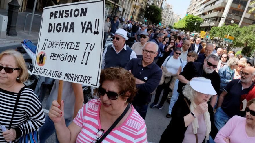 Los jubilados protestan por unas pensiones decentes.