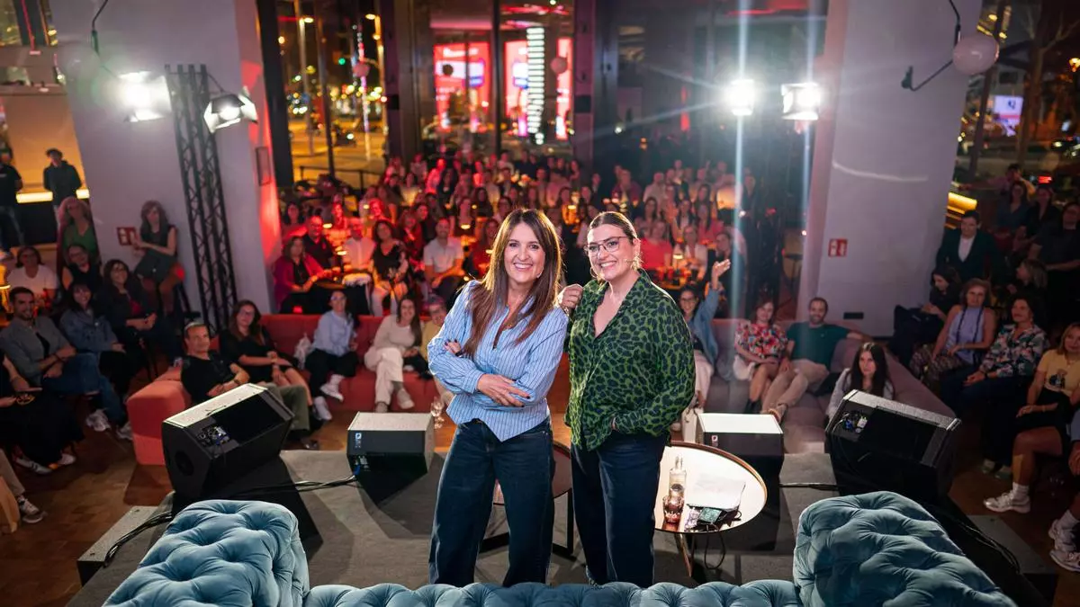 Las Mamarazzis recuerdan las luces y sombras de Mar Flores en una nueva entrega de su Enciclopedia Rosa