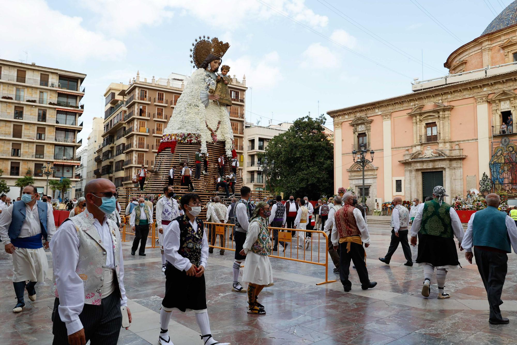 Búscate en el segundo día de Ofrenda por la calle Caballeros (entre las 17.00 y las 18.00 horas)