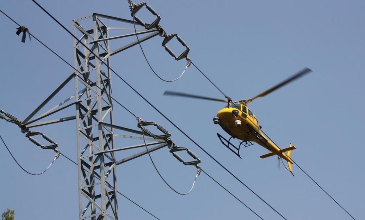 fcosculluela38912204 imatge de l helic pter d endesa sobrevolant una l nia d alta170616181114 fcosculluela38912204 imatge de l helic pter d endesa sobrevolant una l nia d alta170616181114