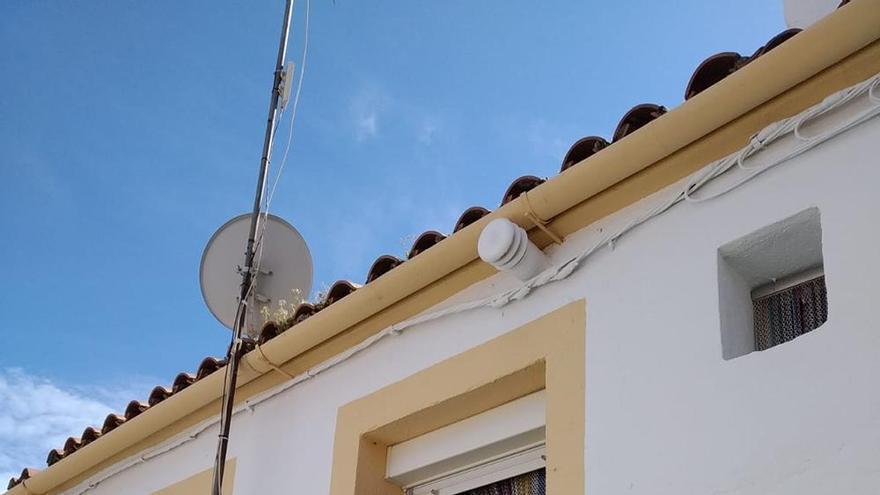 La parroquia de San Andrés de Torrejoncillo anima a mostrar las balconeras con la imagen de María Inmaculada