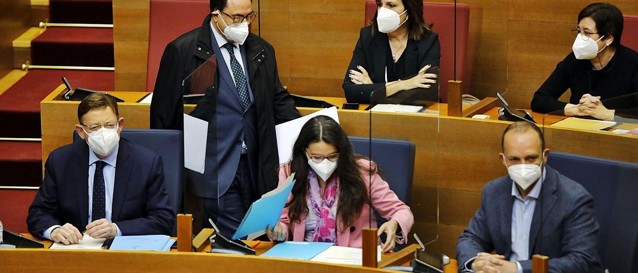 El presidente de la Generalitat, Ximo Puig, y los vicepresidentes Mónica Oltra y Rubén Martínez Dalmau, en las Cortes. | M.A.MONTESINOS