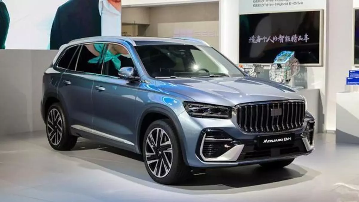 Geely estrena en el Salón de París el Monjaro EM-i y sorprende con el KO11