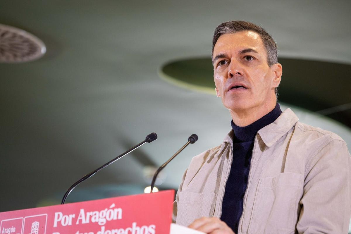 En imágenes I Pedro Sánchez arropa a Pilar Alegría en el mitin de Huesca