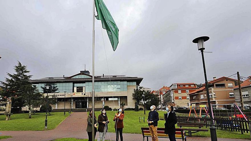 El izado de la Bandeira Verde, el lunes en Moaña.