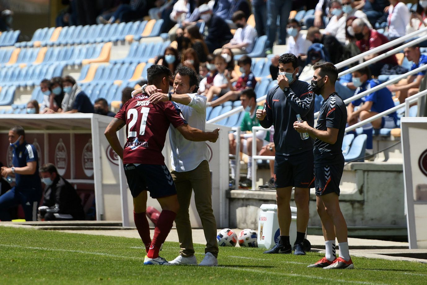 La emocionante permanencia del Pontevedra: goles y lágrimas en Pasarón