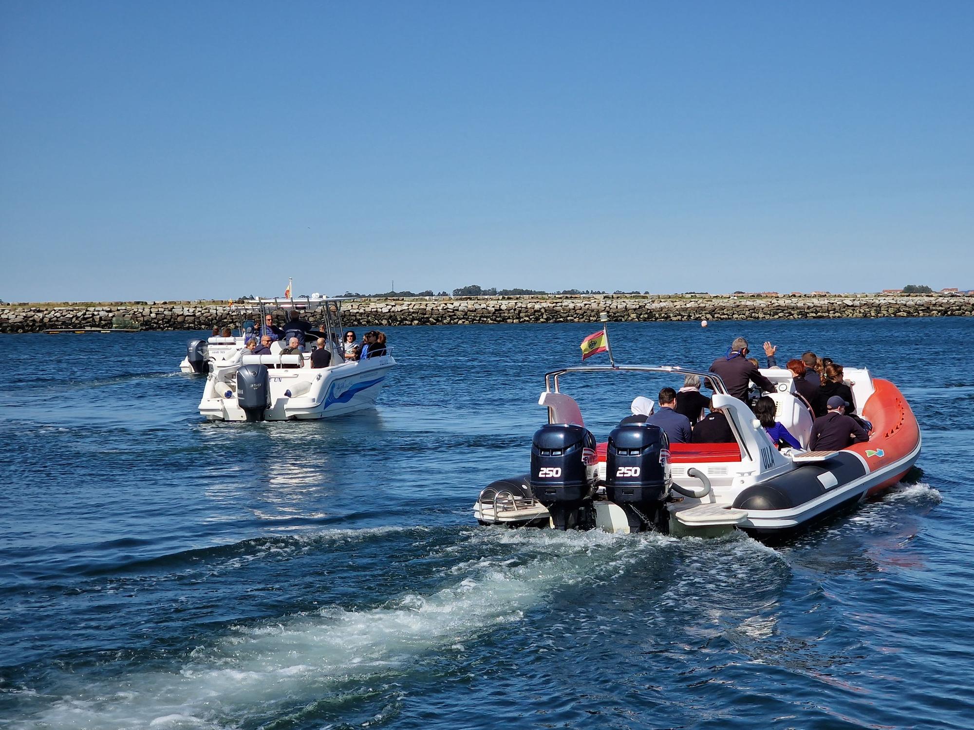 Peregrinos extranjeros que embarcaron en Vilanova para hacer la Ruta Xacobea hacia Pontecesures.