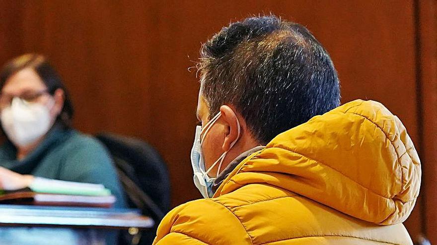 El acusado, R. F. C., ayer en el juicio en la Audiencia. | // POOL-M. PATXOT