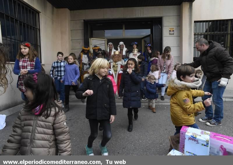 Los Reyes Magos repartieron regalos e ilusiones en Castellón