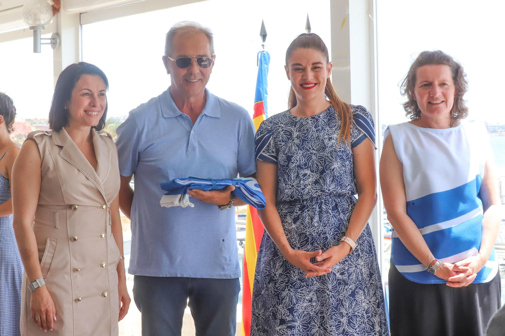 La Generalitat entrega en Orihuela las 158 banderas azules de las playas y puertos de la Comunidad