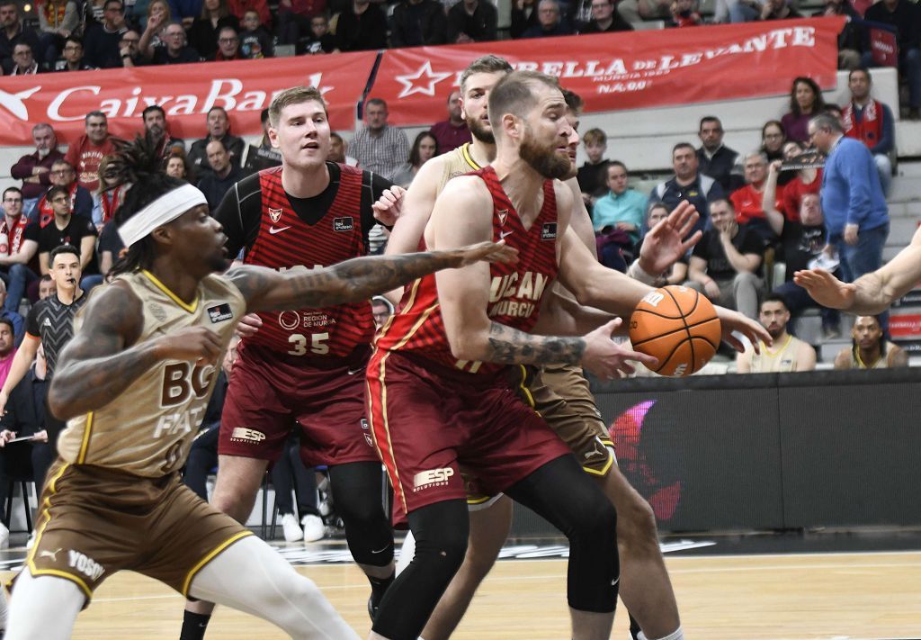 Todas las imágenes del partido del UCAM Murcia contra el Bàsquet Girona