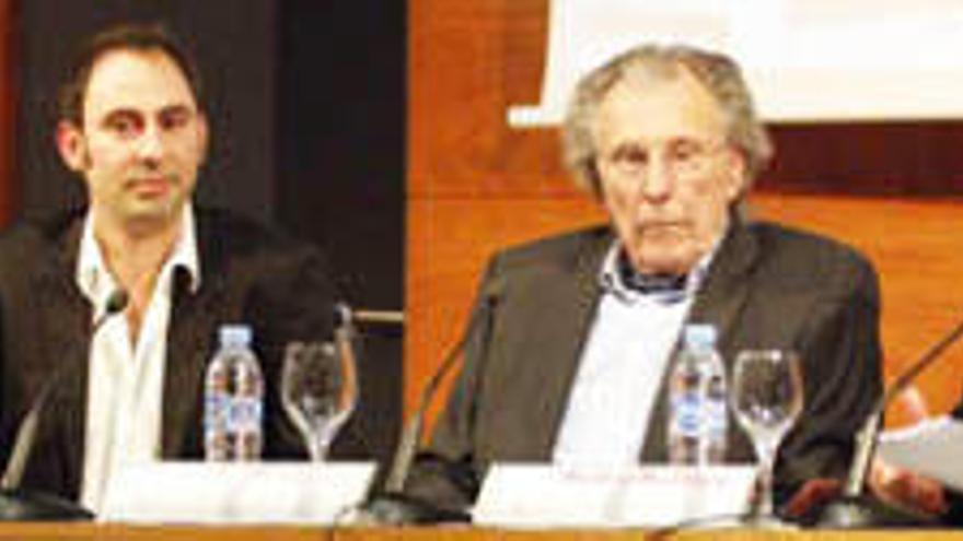 Enrique Villalonga, Erwin Bechtold y Pedro Asensio en la presentación del documental en el Club de Ibiza.