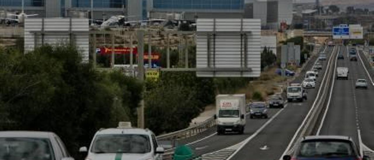 Gobierno y Bruselas aparcan los accesos al aeropuerto