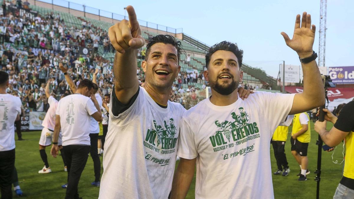 El Córdoba CF celebró el ascenso con una camiseta especial.