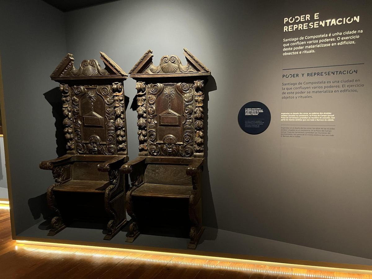 Domingo de Andrade, uno de los grandes arquitectos del barroco compostelán, diseñó en 1690 estas impresionantes sillas para los alcaldes de Santiago.