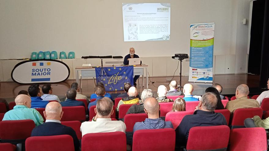 El Multiusos de Arcade acoge un evento sobre artículos de pesca deportiva