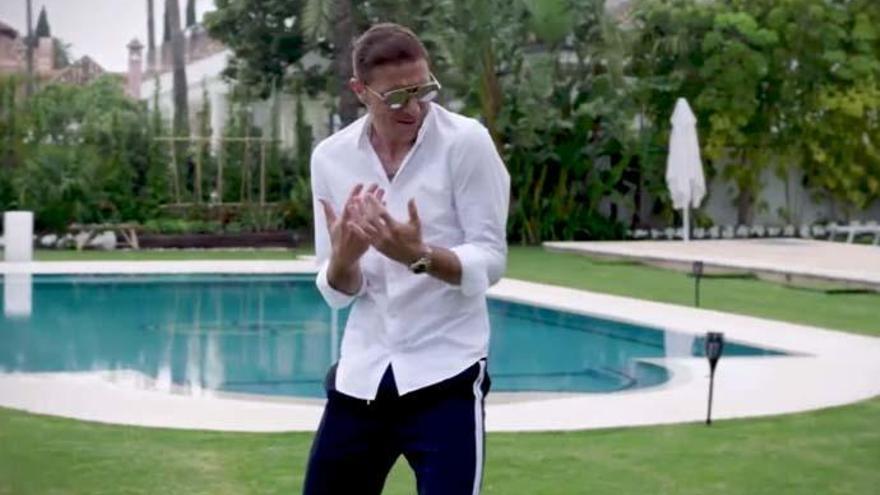 Joaquín Sánchez bailando en el vídeo.