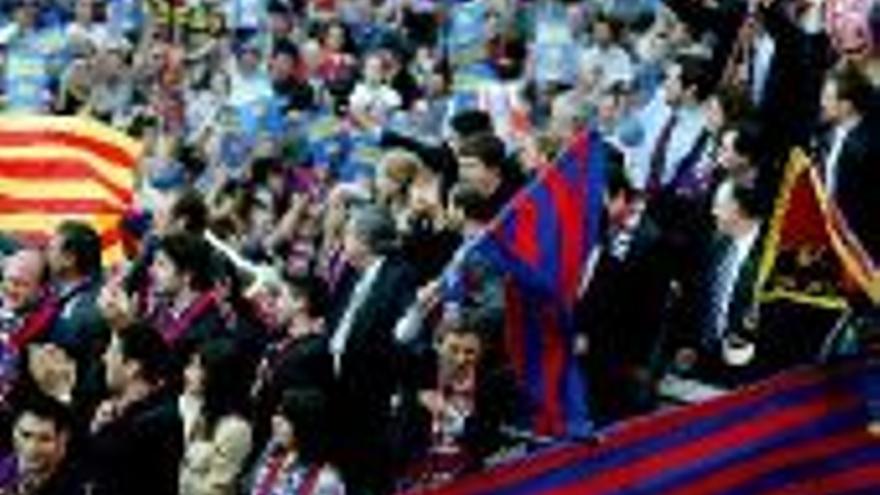 El Barça, aclamado por sus aficionados