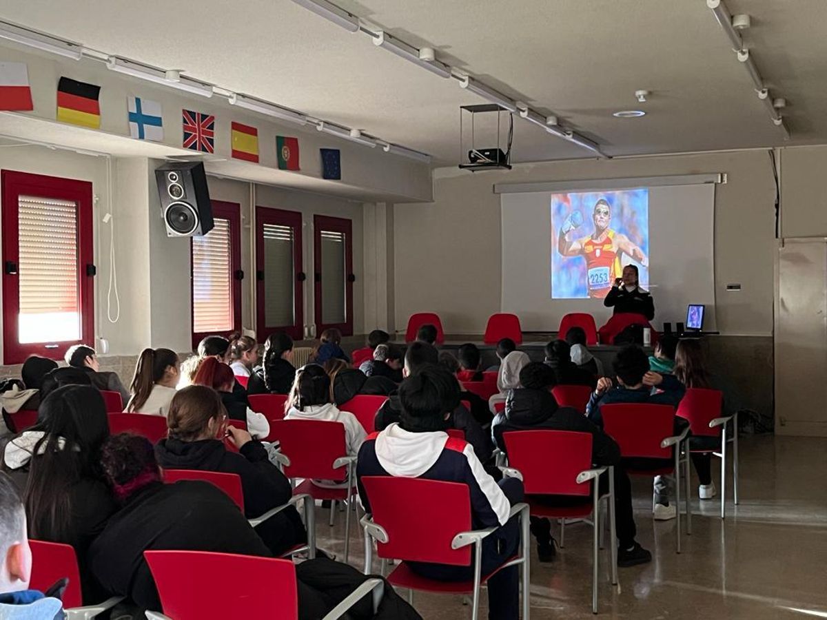 Charla sobre deporte adaptado en el IES Alfonso IX.