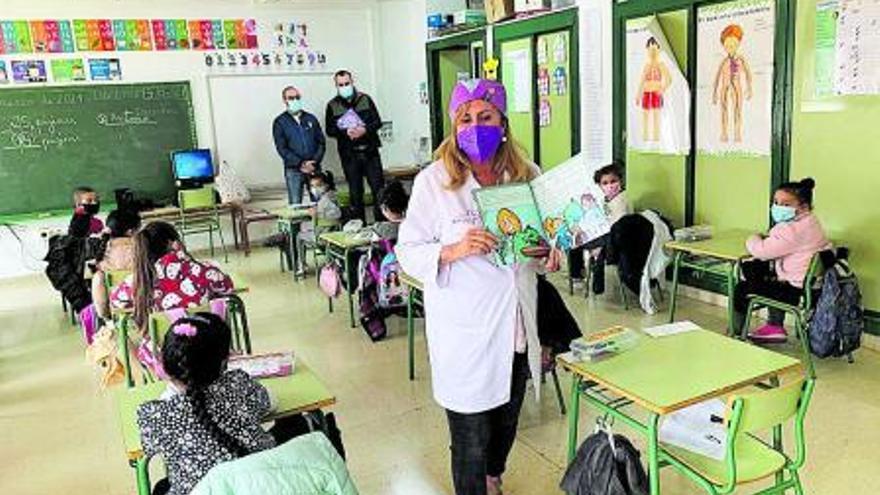 El cuento benéfico ‘Sani, el gorrito mágico’ 
llega a los colegios del municipio de san javier