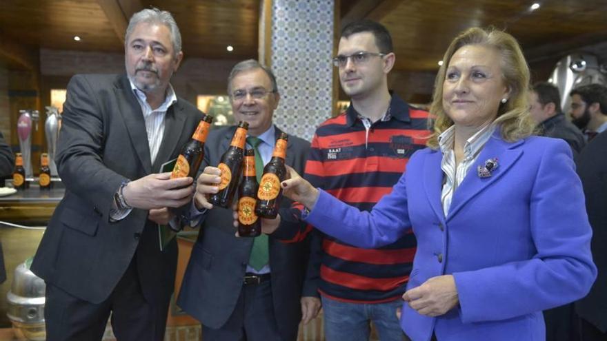 Brindis con la nueva cerveza Punta Este.