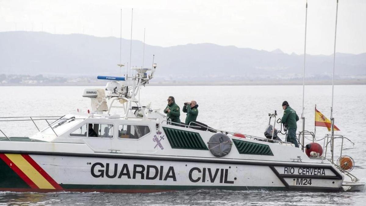 Agentes de la Guardia Civil de la patrullera Río Cervera.
