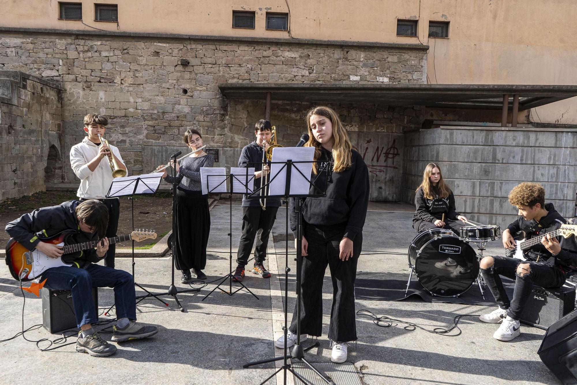 Així ha estat l'homenatge a la víctimes de l'Holocaust a Manresa