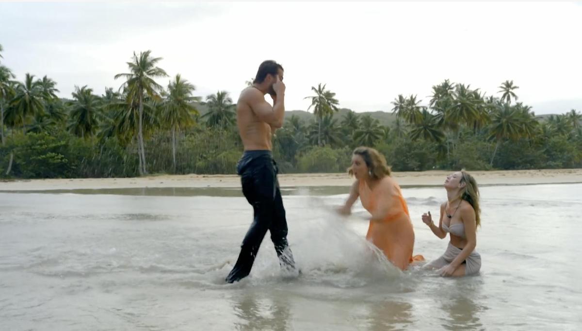 Sandra Barneda salpica a Lucas en 'La isla de las tentaciones'