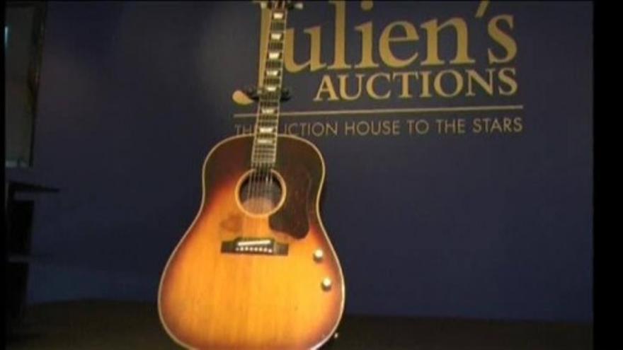 Una guitarra de John Lennon se subasta por 2,41 millones de dólares