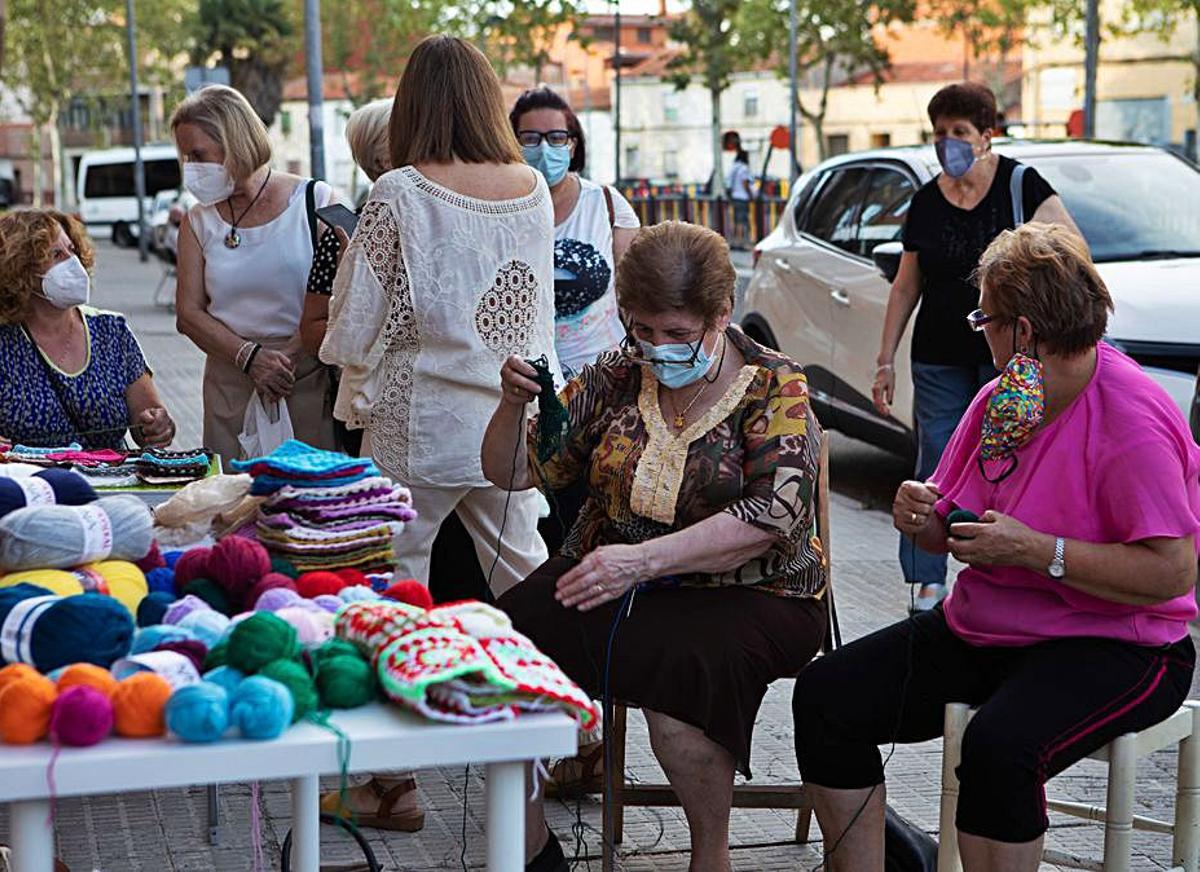 La plaza de la Encomienda, con las participantes. | Ana Burrieza