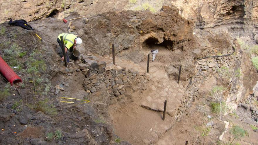 El Cabildo de Tenerife ejecuta obras para mejorar la seguridad del sendero del barranco de Masca, que se espera reabrir este verano.