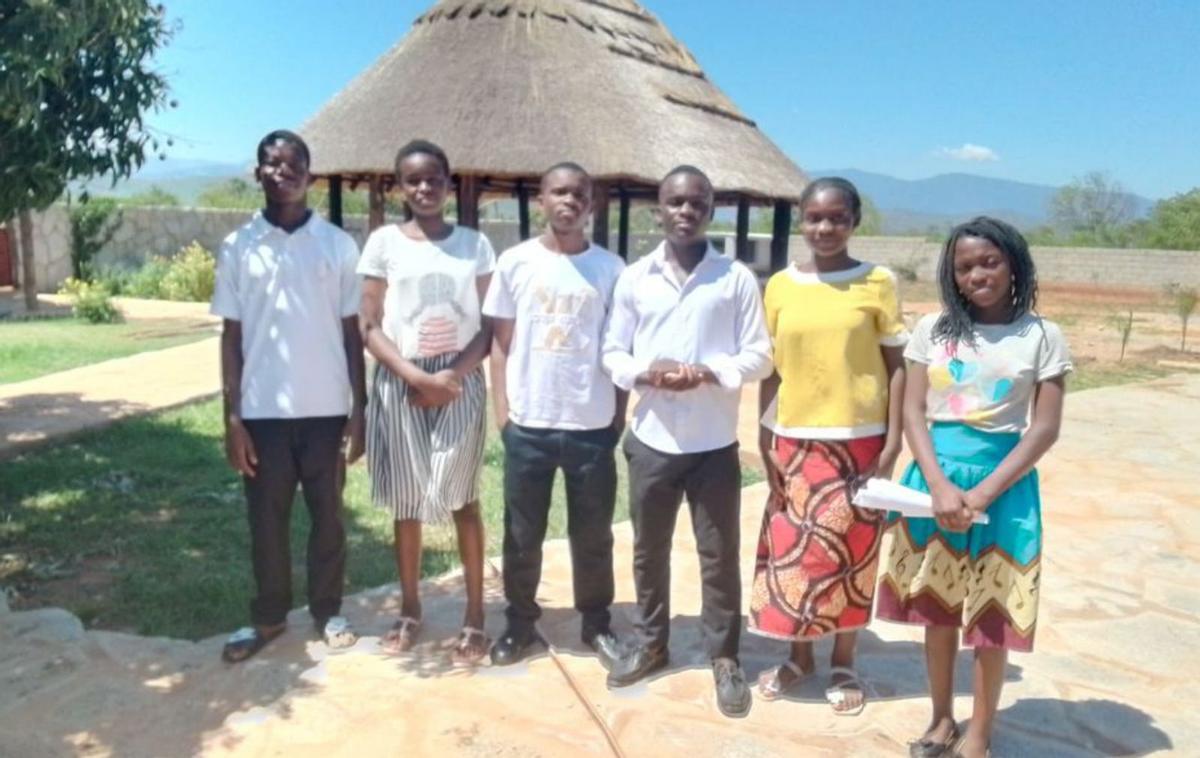 Los niños de Mozambique que participaron en el encuentro virtual con los alumnos del IES Clarín de Oviedo. | F. V.