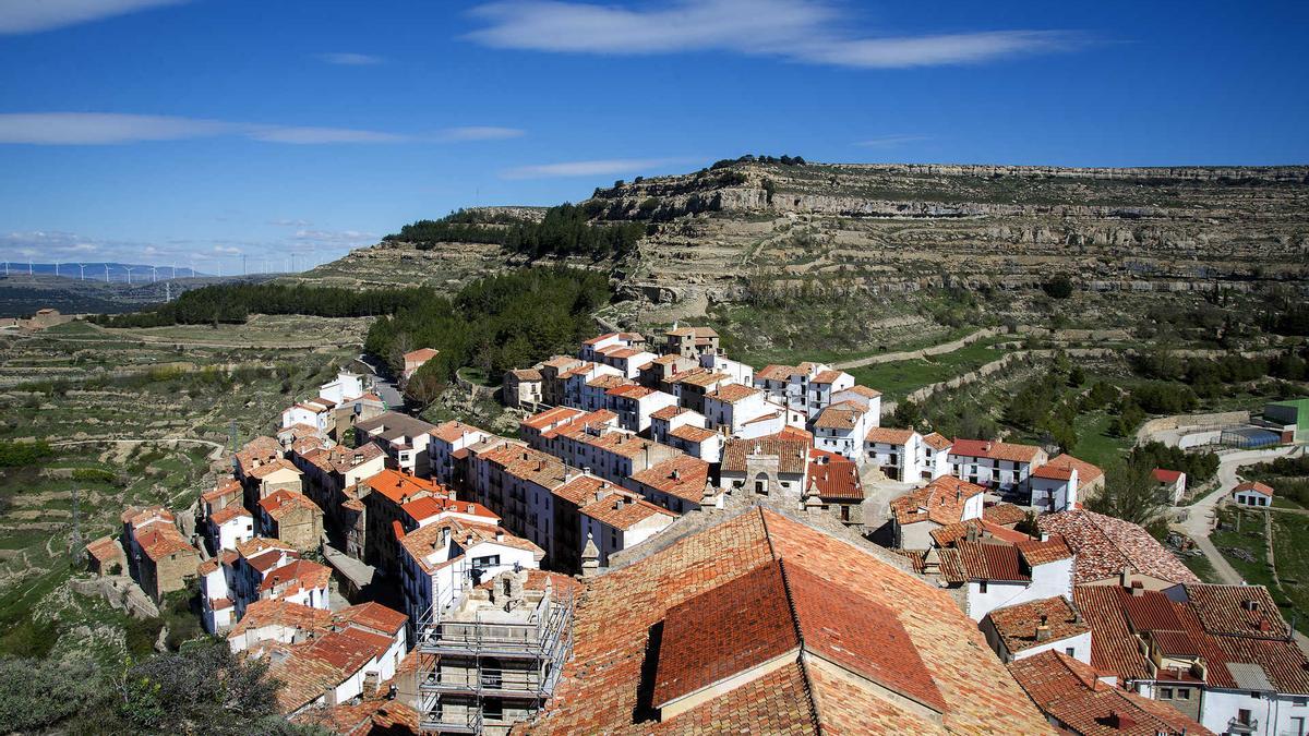 Ares del Maestrat se encuentra en la comarca del Alt Maestrat, en el interior de la provincia de Castellón.