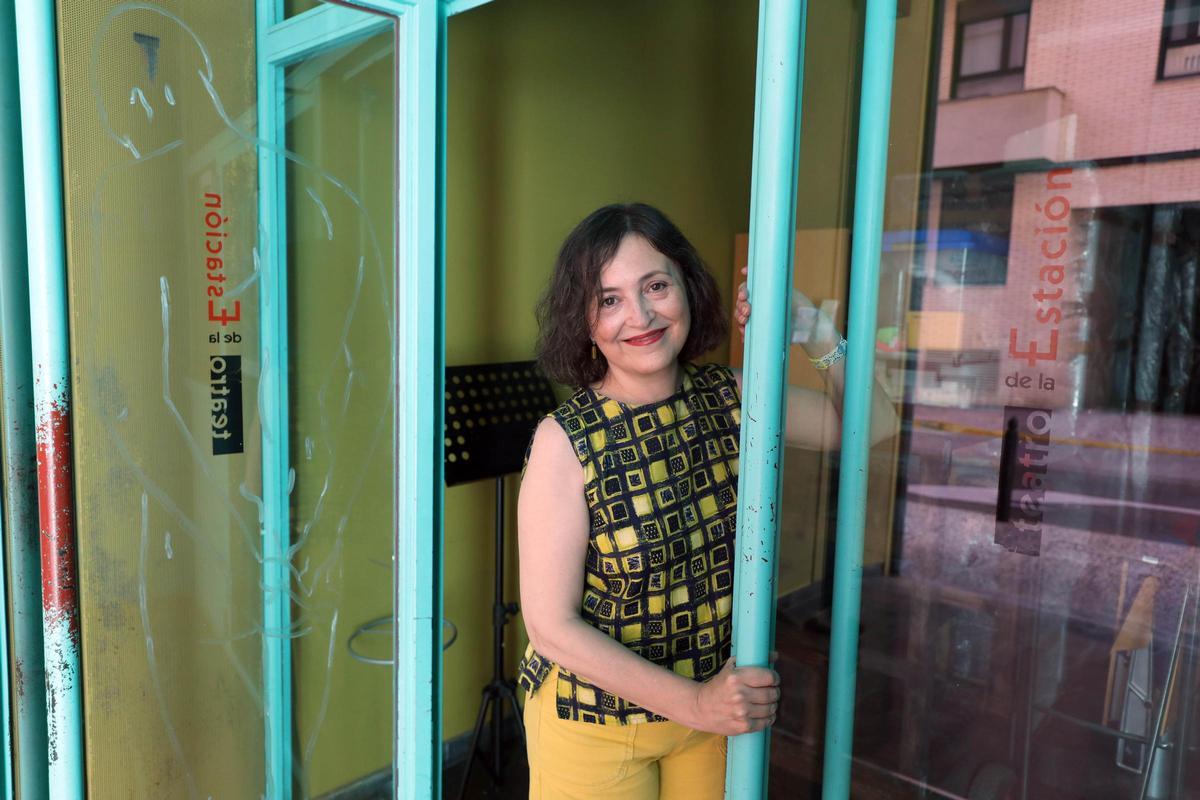 Cristina Yáñez, en la puerta del Teatro de la Estación. Imagen de archivo.