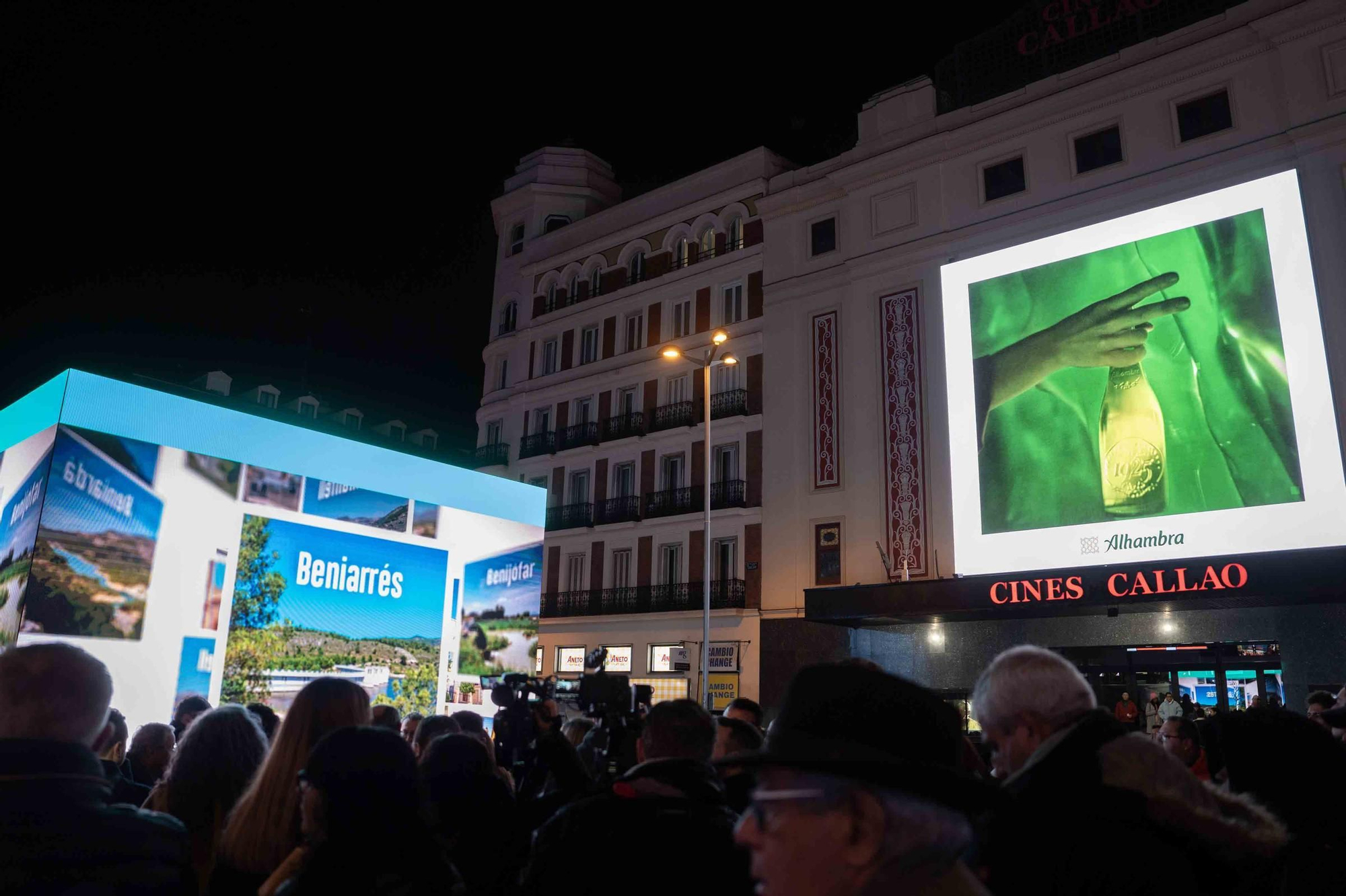 Alicante Costa Blanca inaugura su cubo LED promocional en Madrid con motivo de FITUR